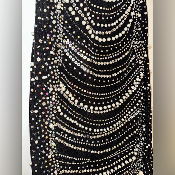 Short halter black beaded dress - Picture 5 of 6